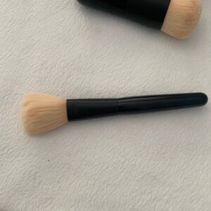 Authentic Westman Atelier clean powder brush - Sephora